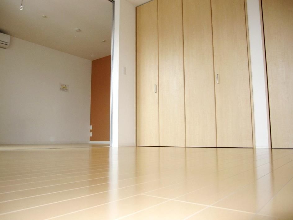 �y�Z�L�����e�B�z�@