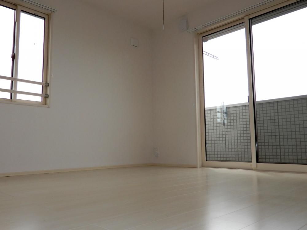 �y�Z�L�����e�B�z�@