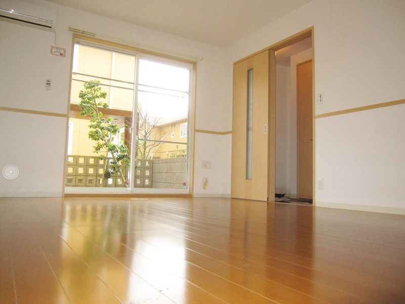 �y�Z�L�����e�B�z�@