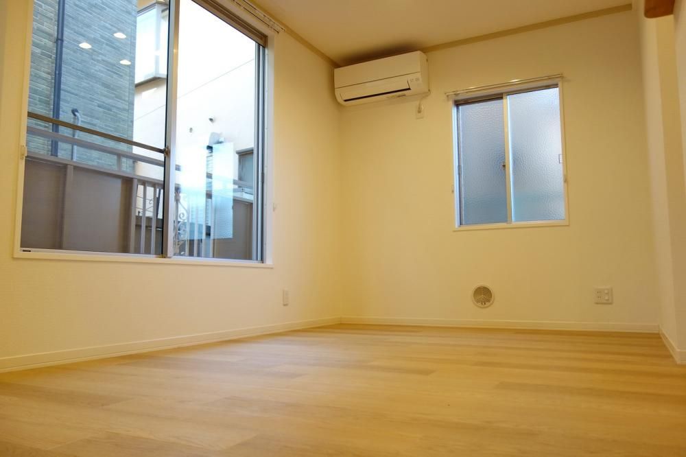 �y�����E���r���O�z�@