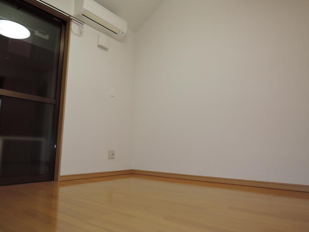 �y�����E���r���O�z�@