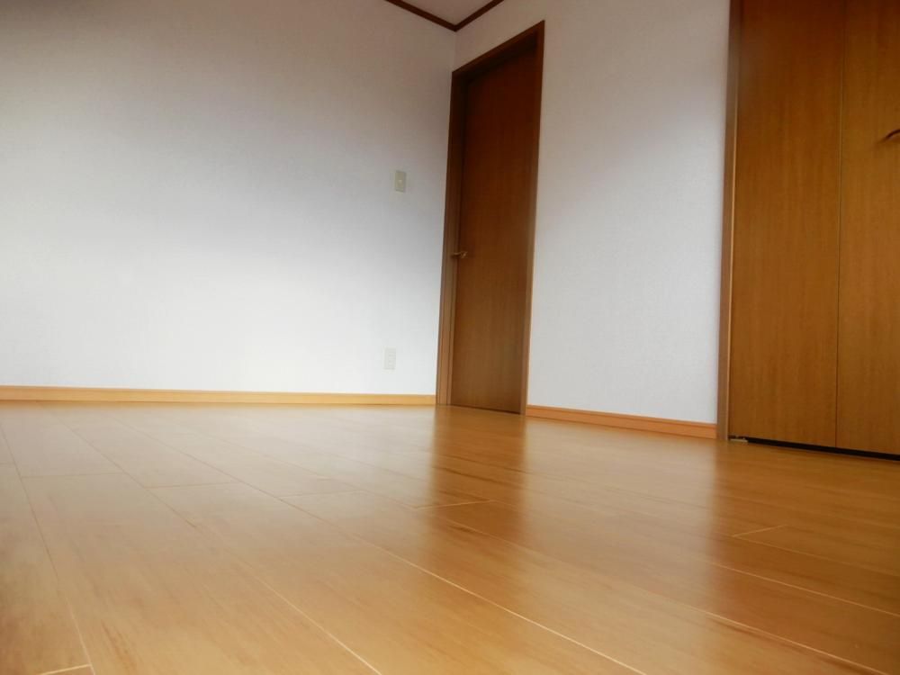 �y�Z�L�����e�B�z�@