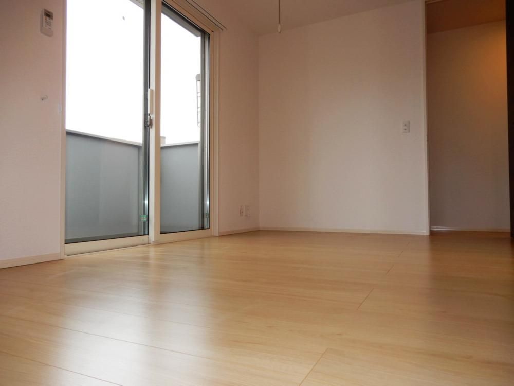 �y�Z�L�����e�B�z�@