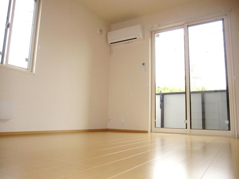 �y�Z�L�����e�B�z�@