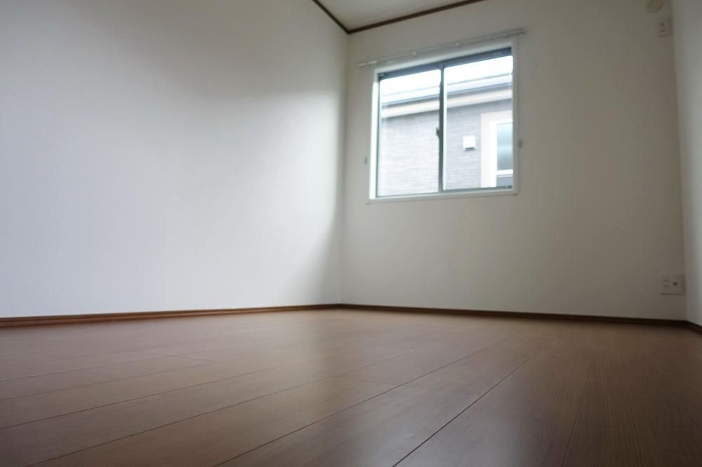 �y�Z�L�����e�B�z�@