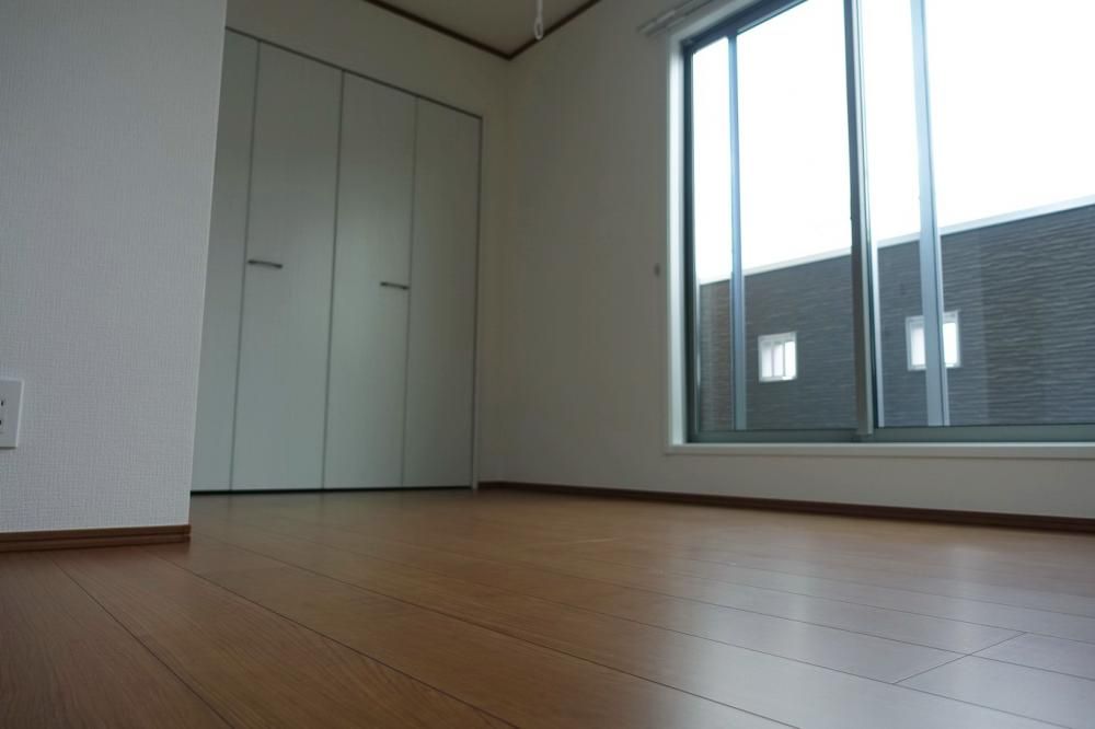 �y�Z�L�����e�B�z�@