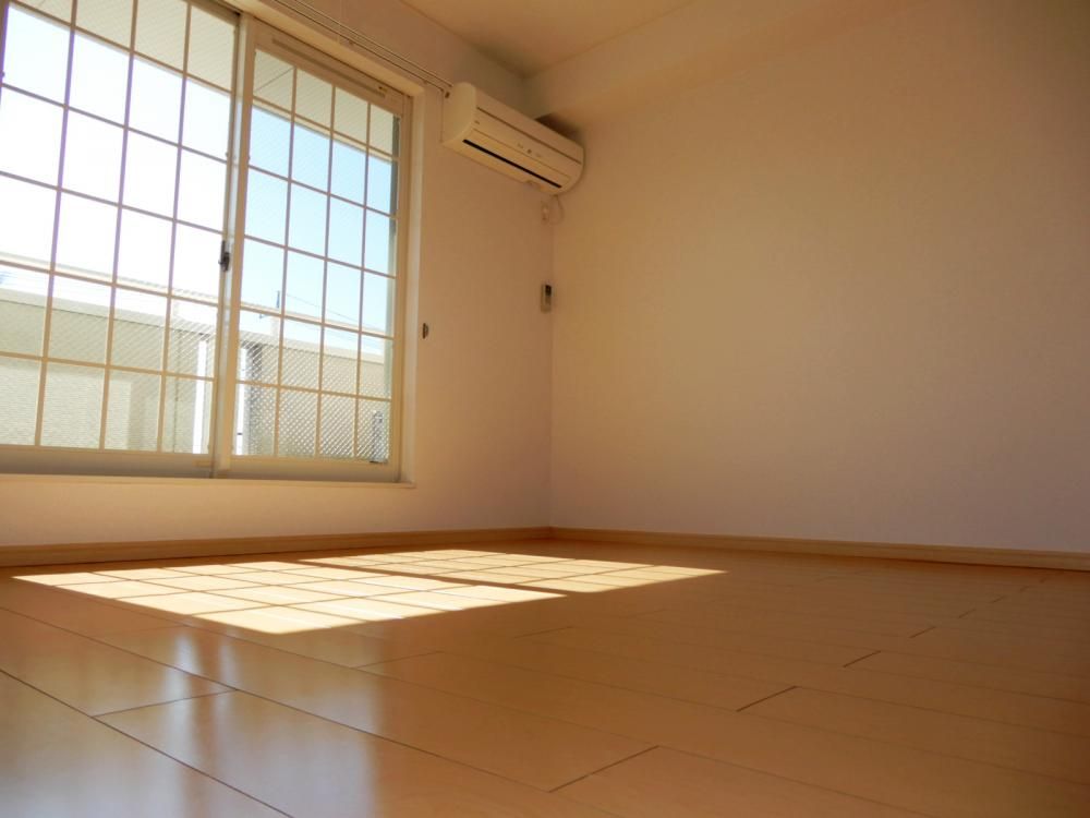 �y�Z�L�����e�B�z�@