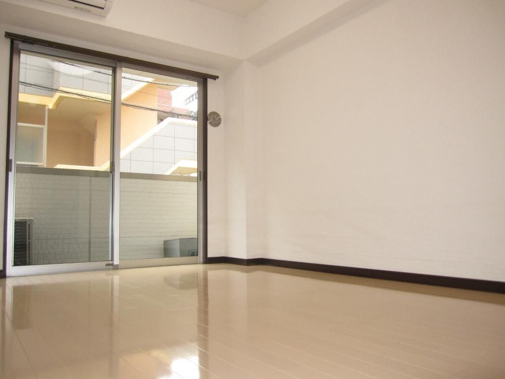 �y�����E���r���O�z�@