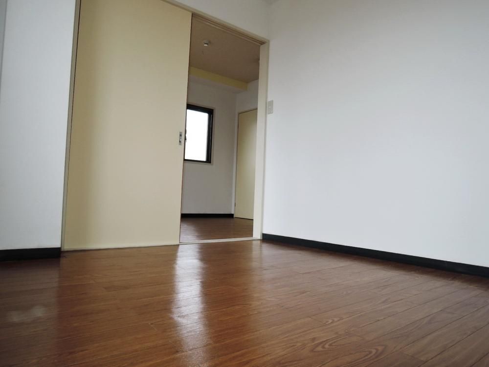 �y�Z�L�����e�B�z�@