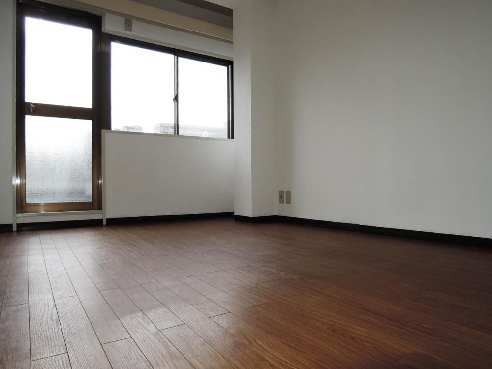 �y�����E���r���O�z�@