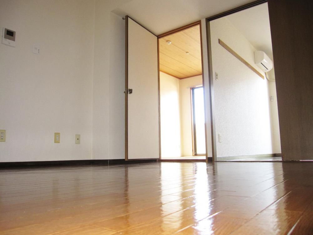 �y�����E���r���O�z�@