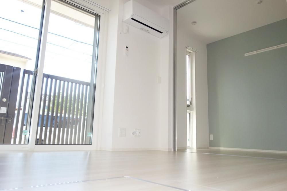 �y�Z�L�����e�B�z�@