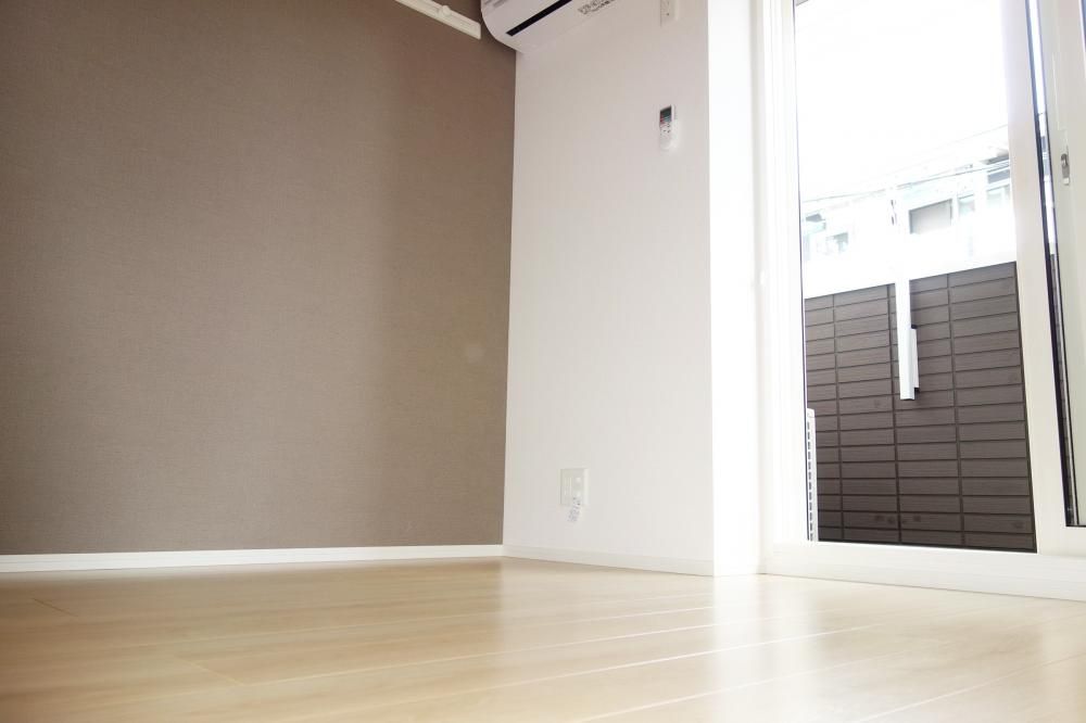 �y�Z�L�����e�B�z�@