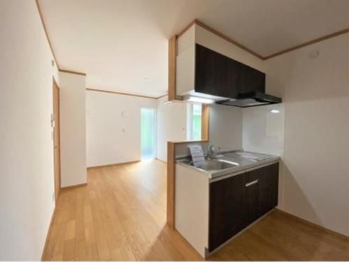 �y�Z�L�����e�B�z�@