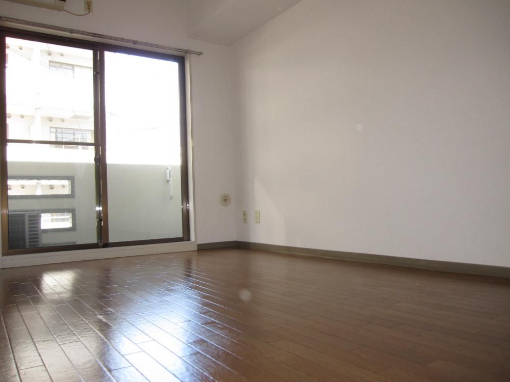 �y�����E���r���O�z�@