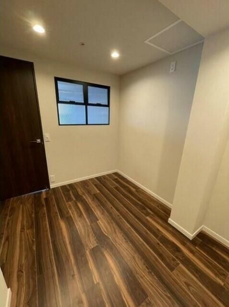 �y�Z�L�����e�B�z�@