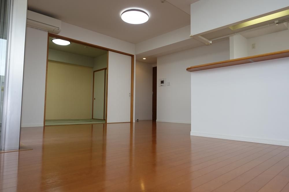 �y�����E���r���O�z�@