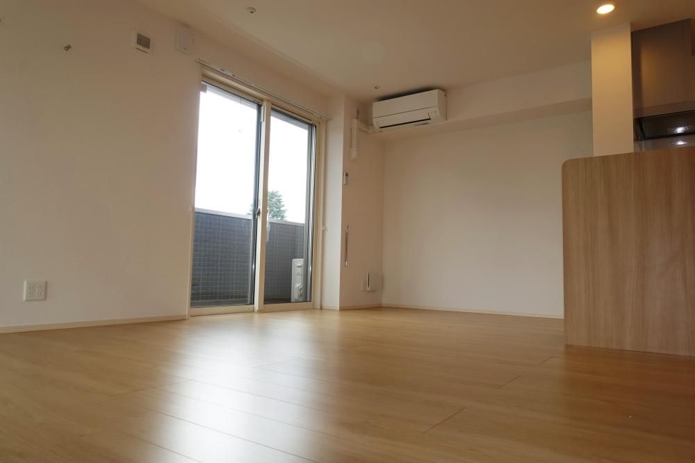 �y�Z�L�����e�B�z�@