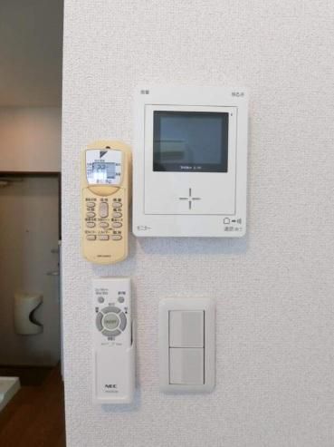 �y�Z�L�����e�B�z�@