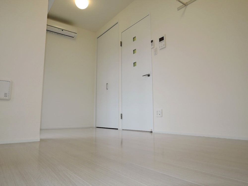 �y�Z�L�����e�B�z�@