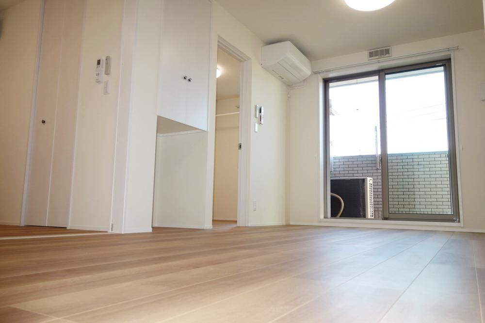 �y�Z�L�����e�B�z�@