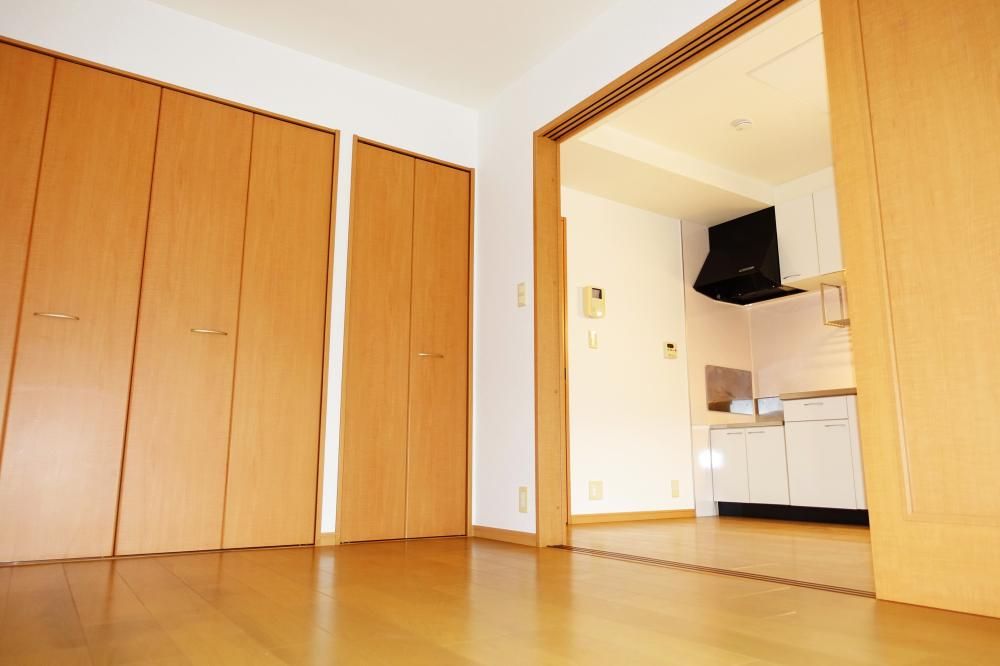 �y�Z�L�����e�B�z�@