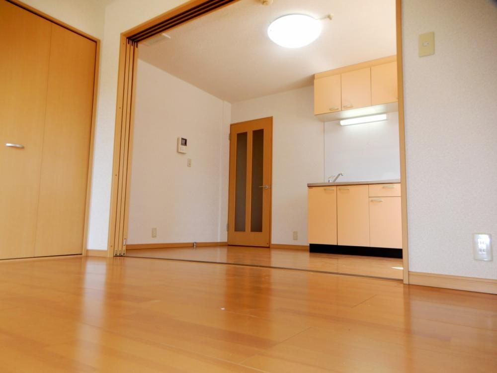 �y�Z�L�����e�B�z�@