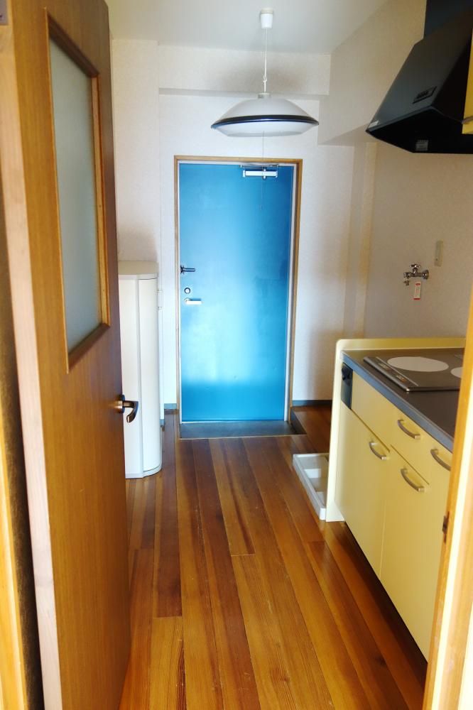 �y�Z�L�����e�B�z�@