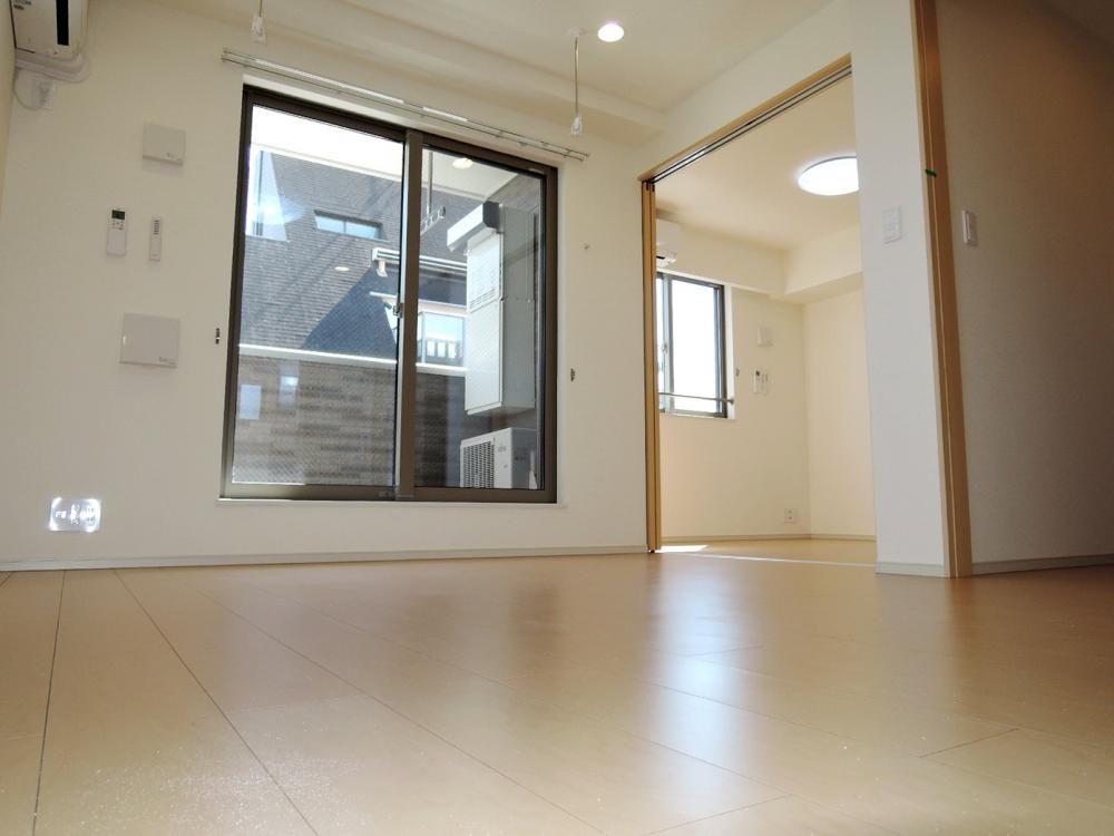 �y���]�z�@