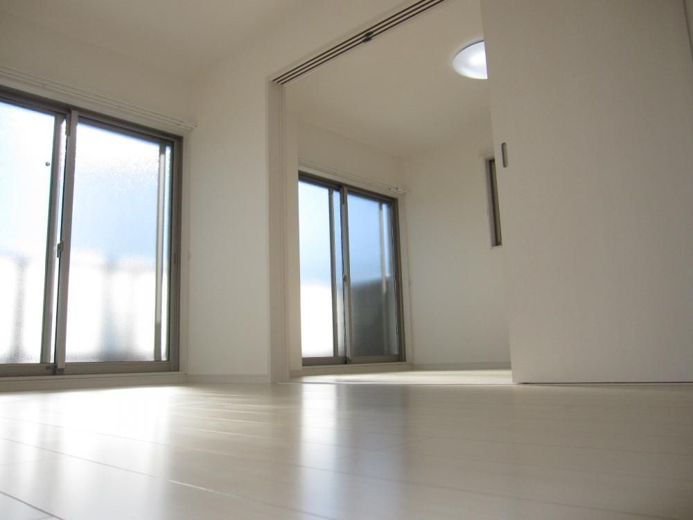 �y�����E���r���O�z�@