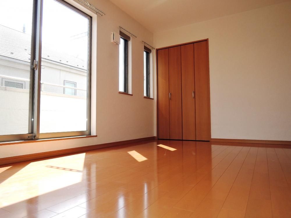 �y���]�z�@