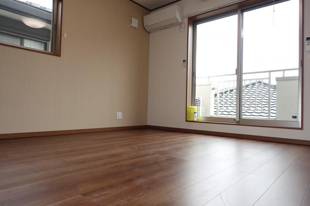 �y�Z�L�����e�B�z�@