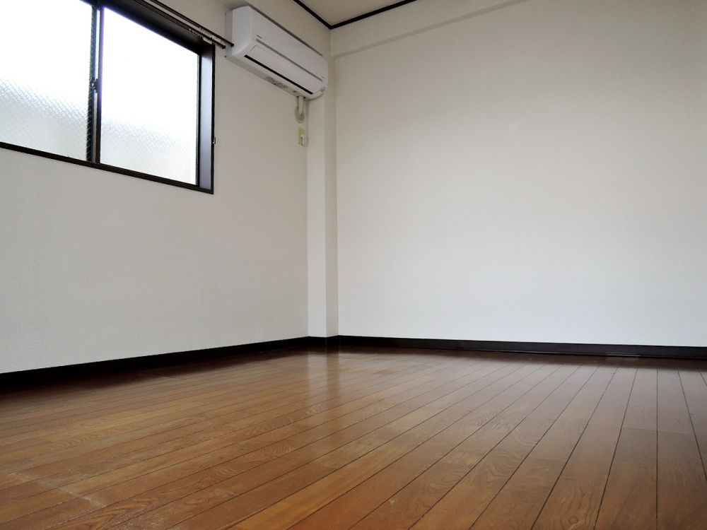 �y���]�z�@