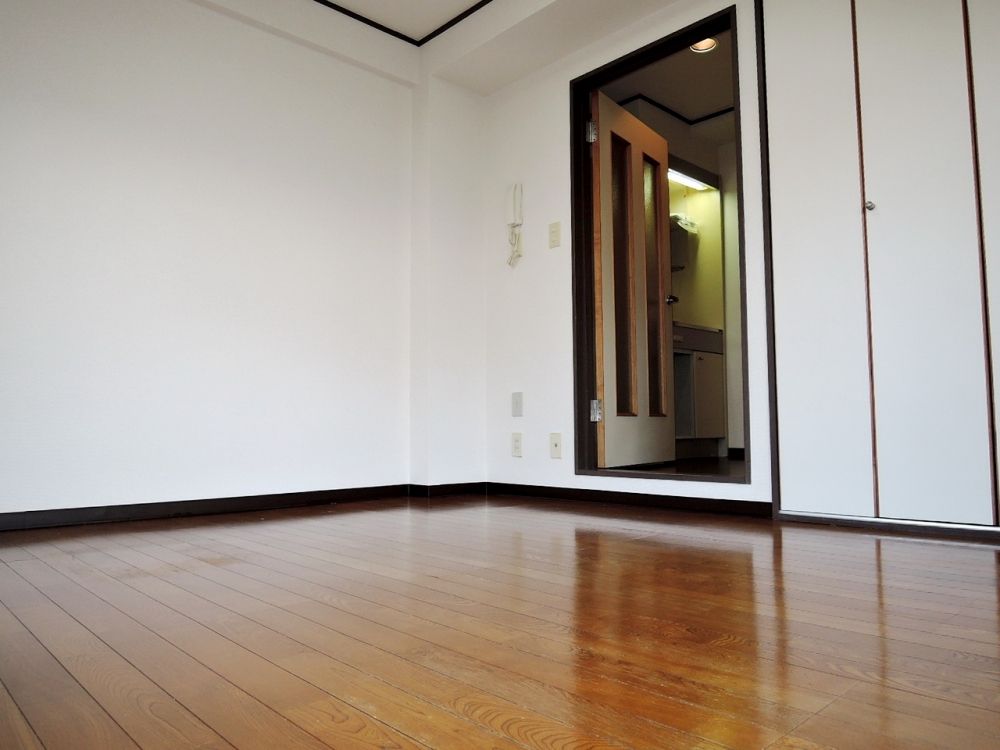 �y�Z�L�����e�B�z�@