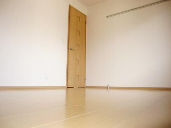 �y�Z�L�����e�B�z�@