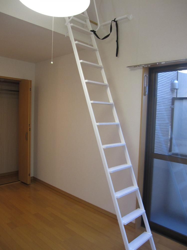 �y�����E���r���O�z�@