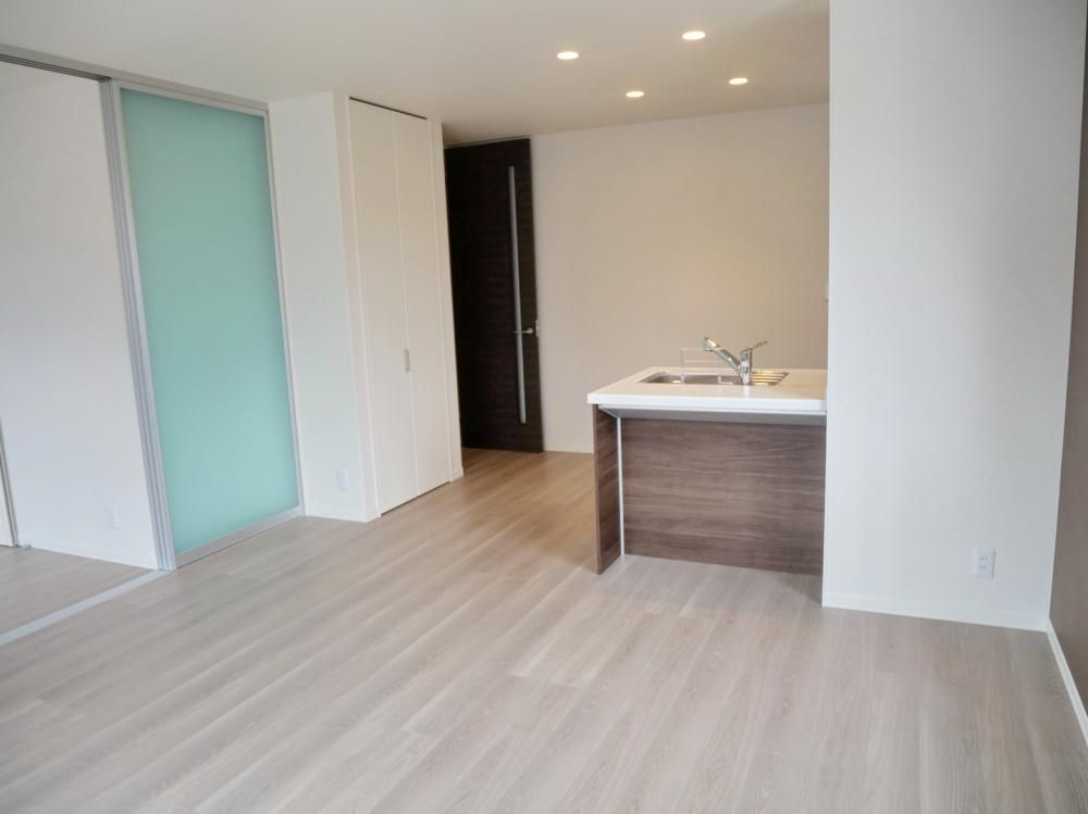 �y�����E���r���O�z�@