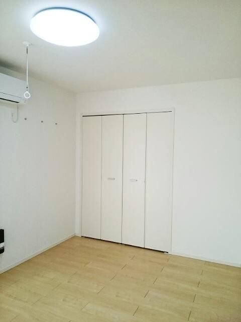 �y�Z�L�����e�B�z�@