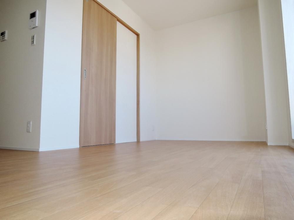 �y�Z�L�����e�B�z�@