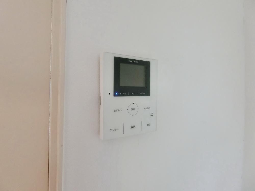 �y�Z�L�����e�B�z�@