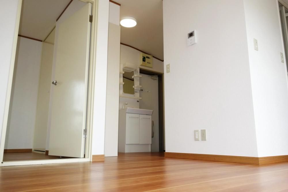 �y�Z�L�����e�B�z�@