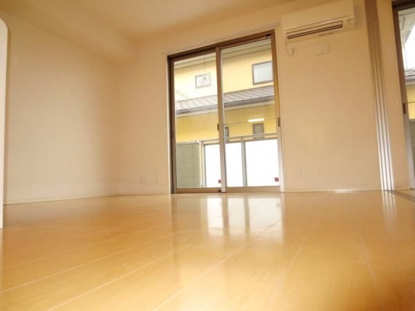 �y���]�z�@