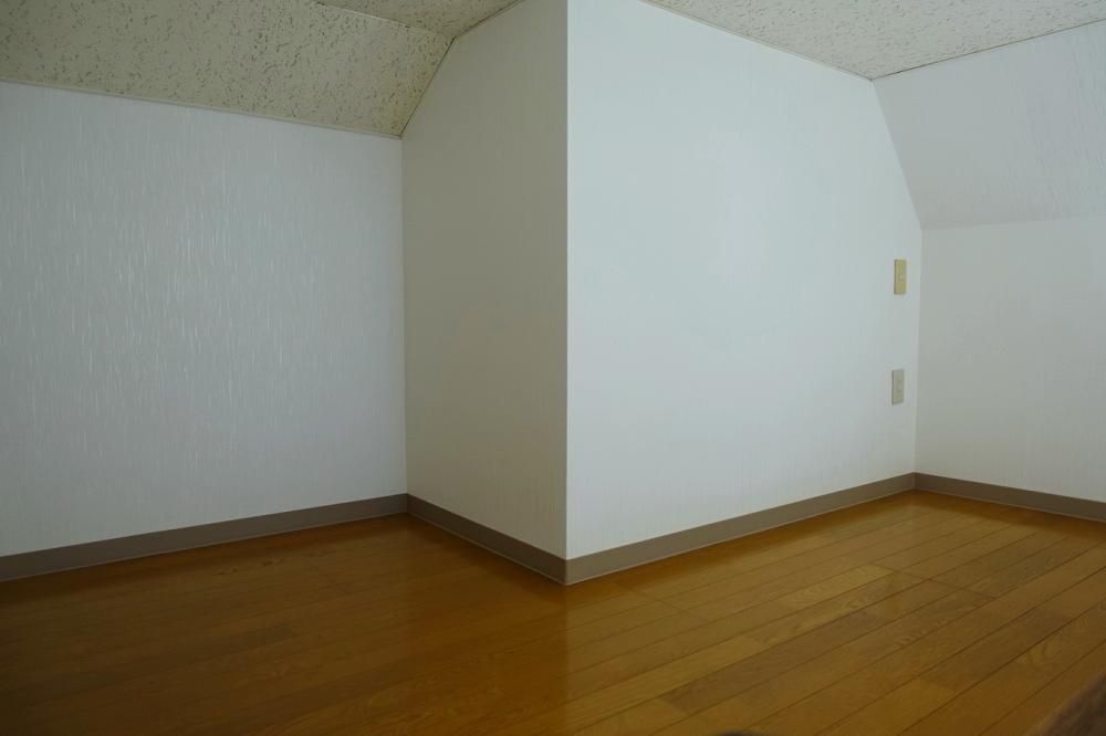 �y�Z�L�����e�B�z�@