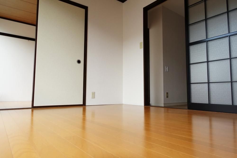 �y�Z�L�����e�B�z�@