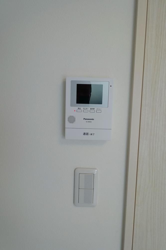 �y�Z�L�����e�B�z�@