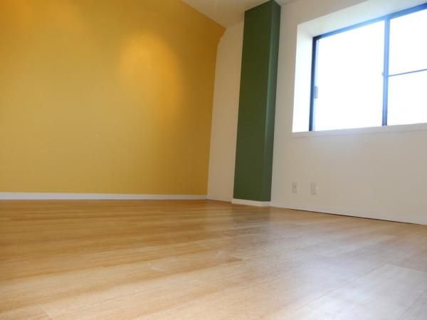 �y�Z�L�����e�B�z�@