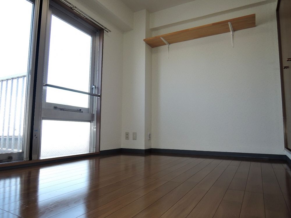 �y���]�z�@