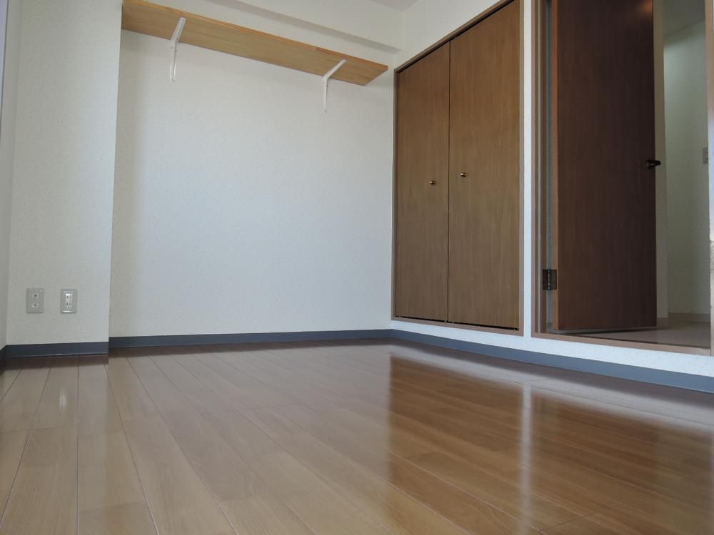 �y�����E���r���O�z�@