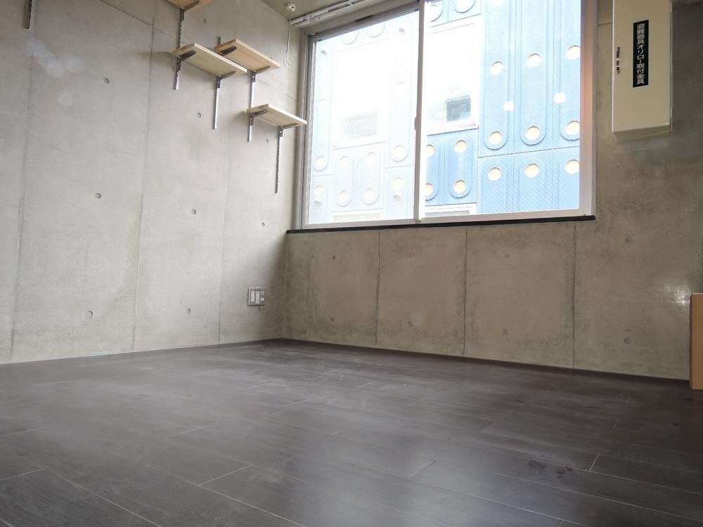 �y���]�z�@