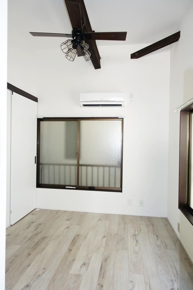 �y�Z�L�����e�B�z�@